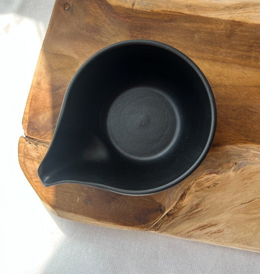 Minimalistický sléváček pro zchlazení vody před přípravou zelených japonských čajů